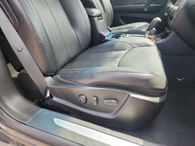 Used 2010 Cadillac DTS Luxury FWD image 32