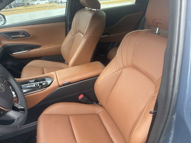 Used 2025 Toyota Crown Signia image 22