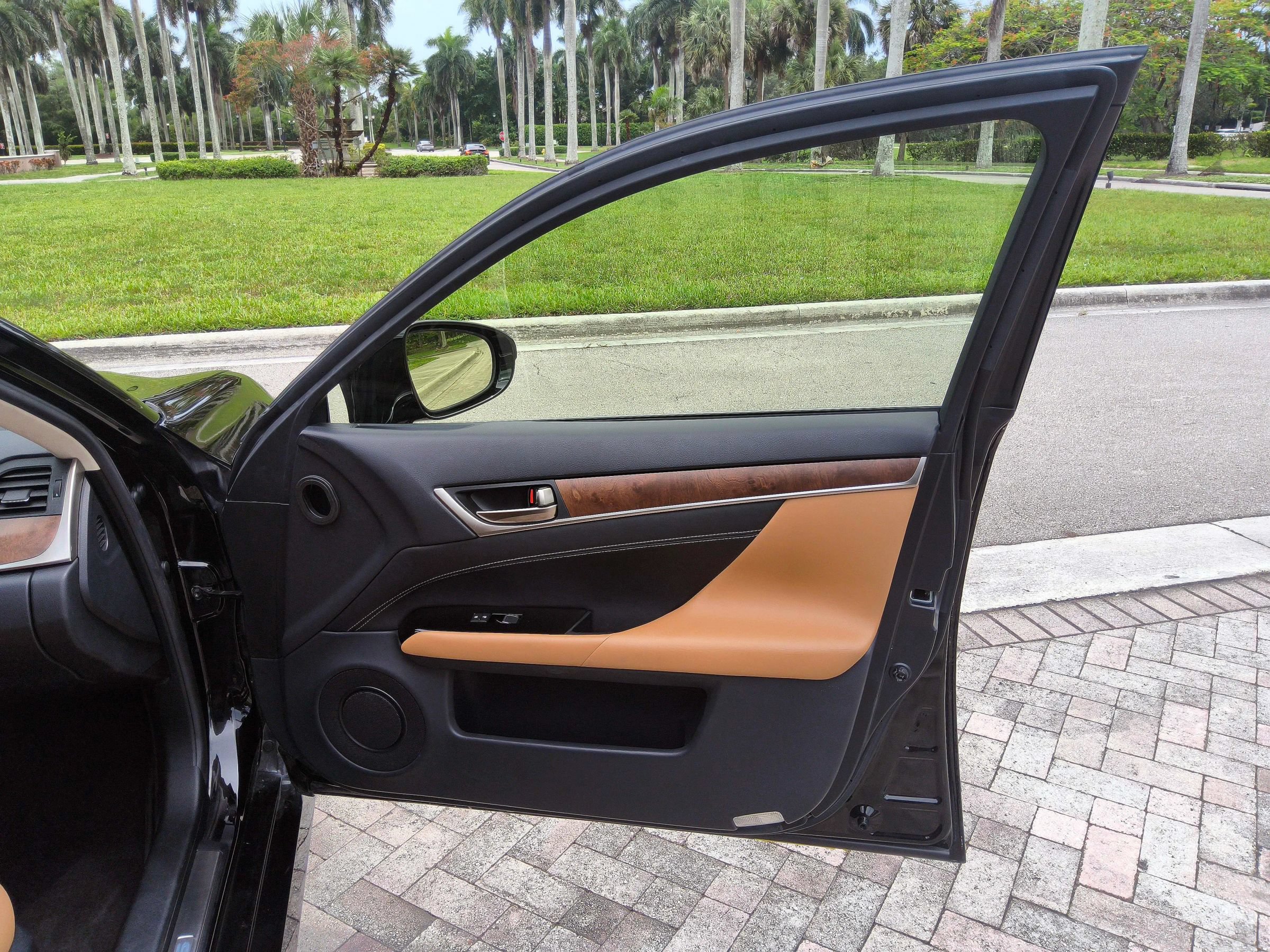Used 2017 Lexus GS 350 w/ Preferred Accessory Package RWD image 38