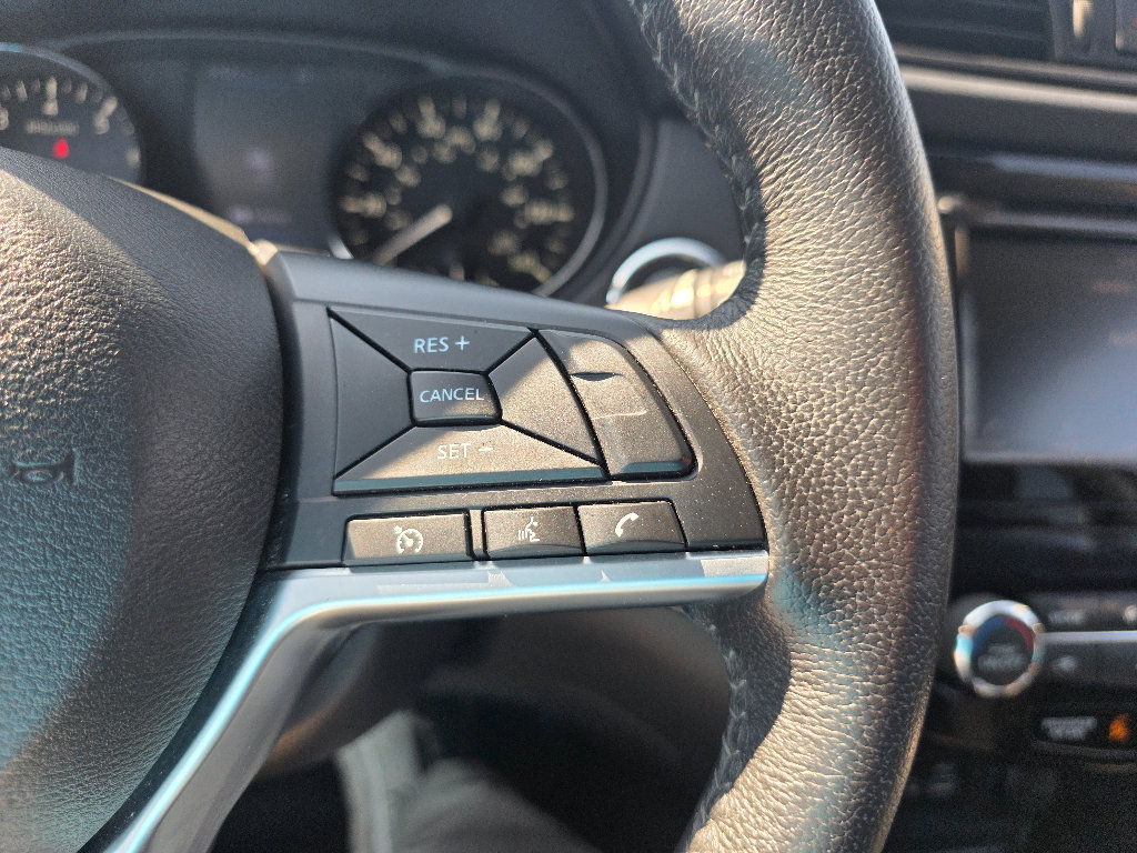 Used 2020 Nissan Rogue SV image 22