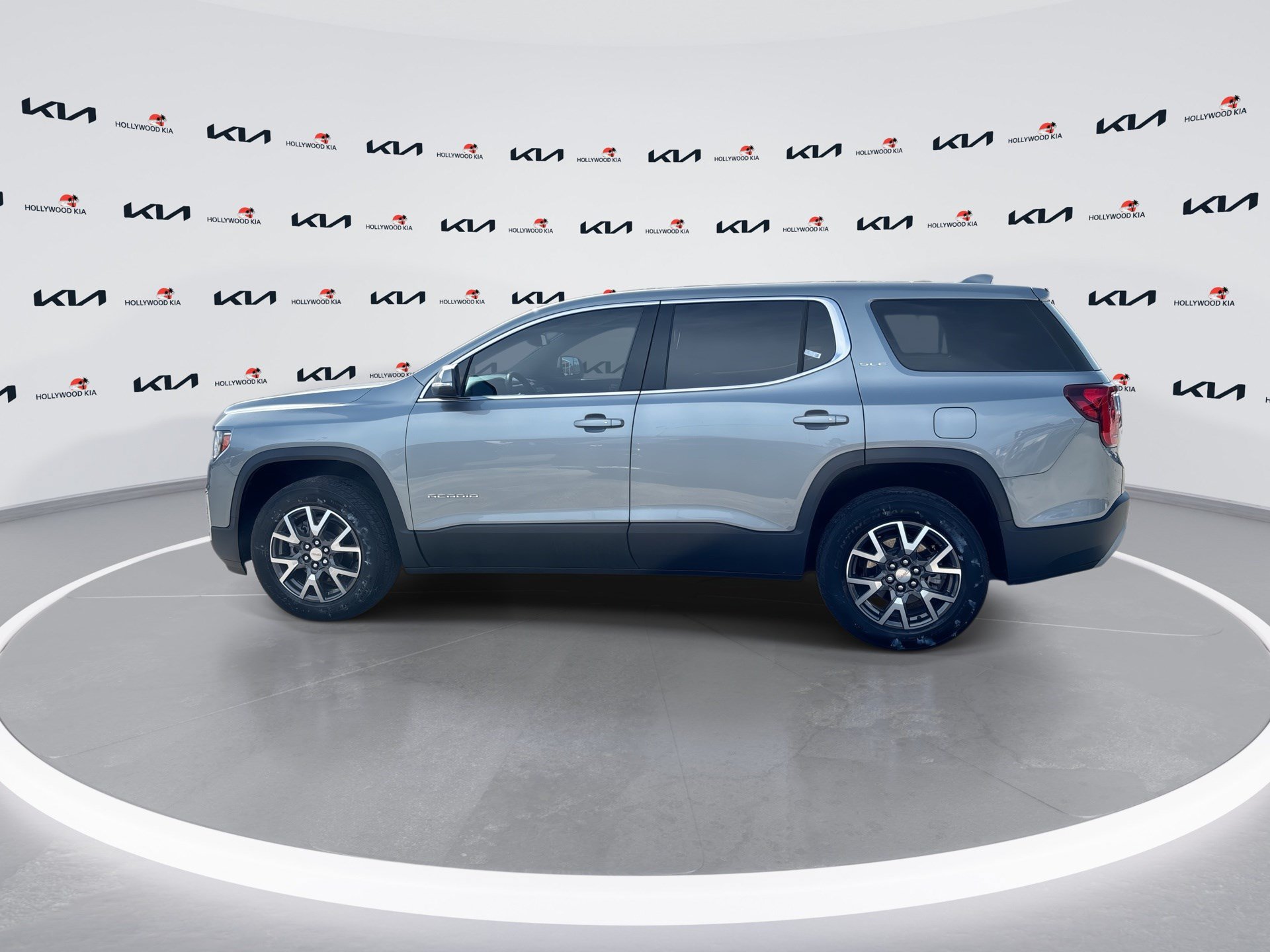 Used 2023 GMC Acadia SLE FWD image 5