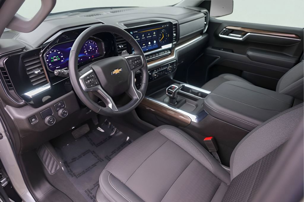 Used 2025 Chevrolet Silverado 1500 LT RWD image 15