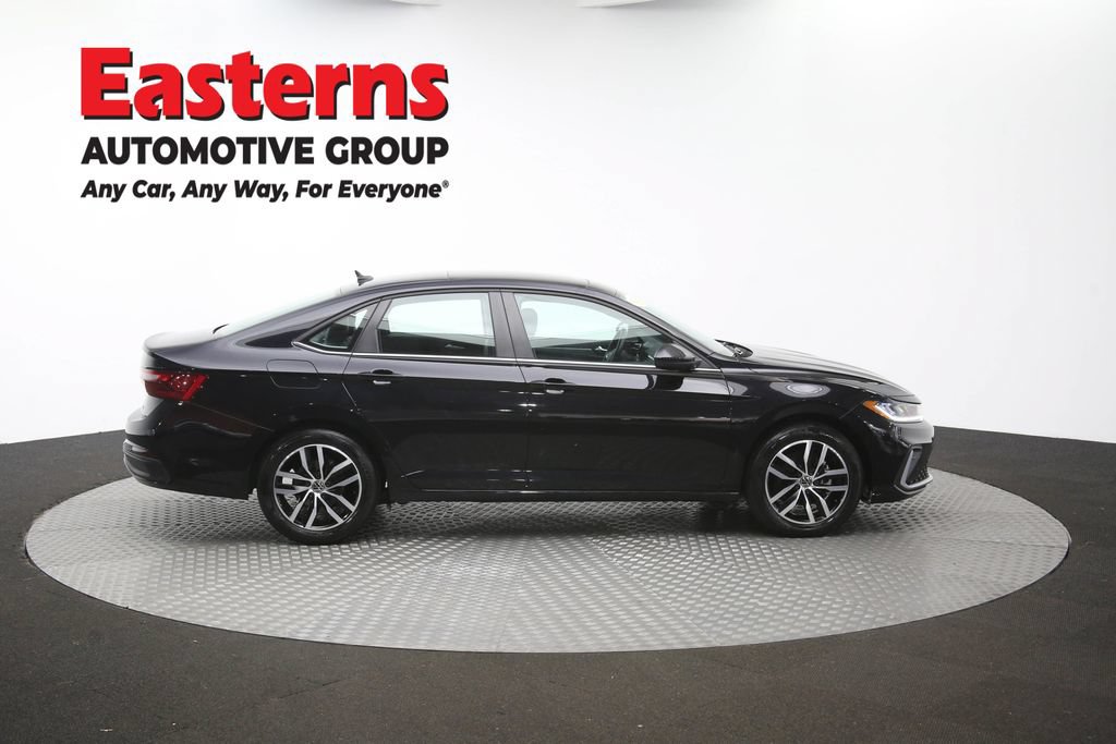 Used 2025 Volkswagen Jetta SE FWD image 45