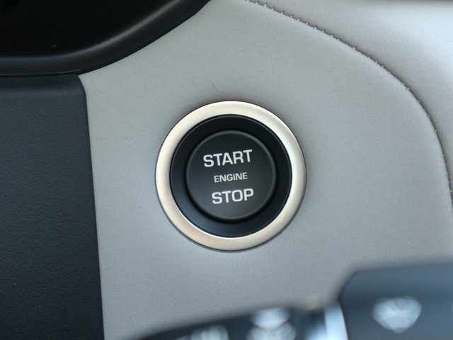 New 2025 Land Rover Range Rover Velar Dynamic SE image 7