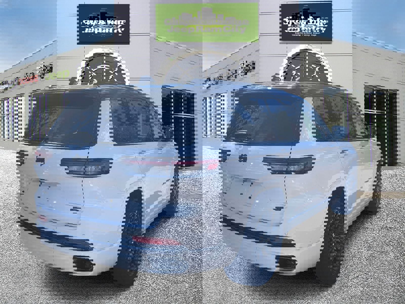 Used 2024 Jeep Grand Cherokee L Summit image 6