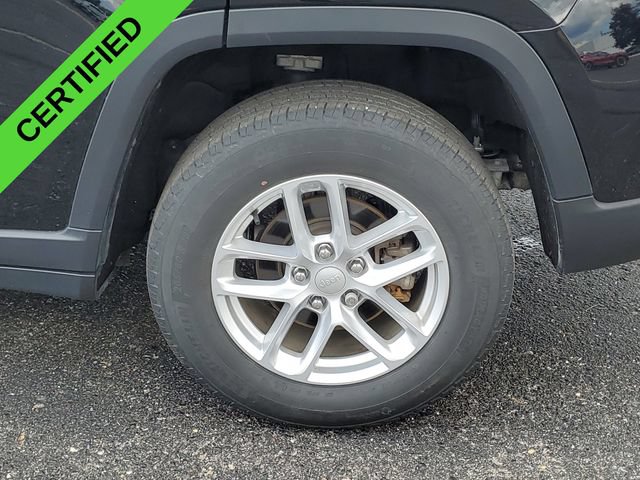 Used 2023 Jeep Grand Cherokee Laredo w/ Luxury Tech Group I AWD/4WD image 32