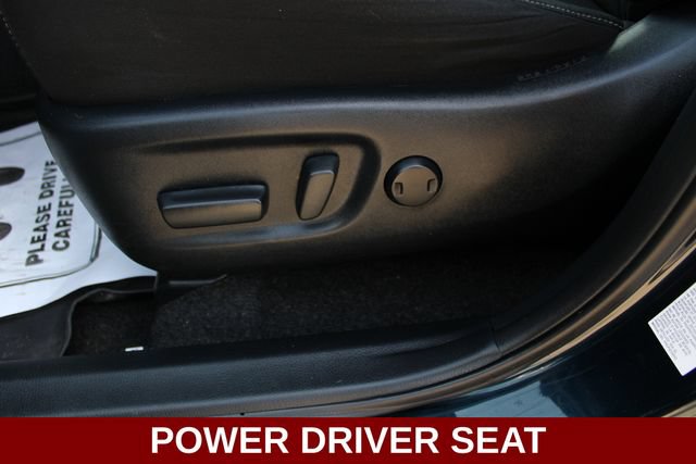 Used 2018 Toyota RAV4 XLE AWD/4WD image 3