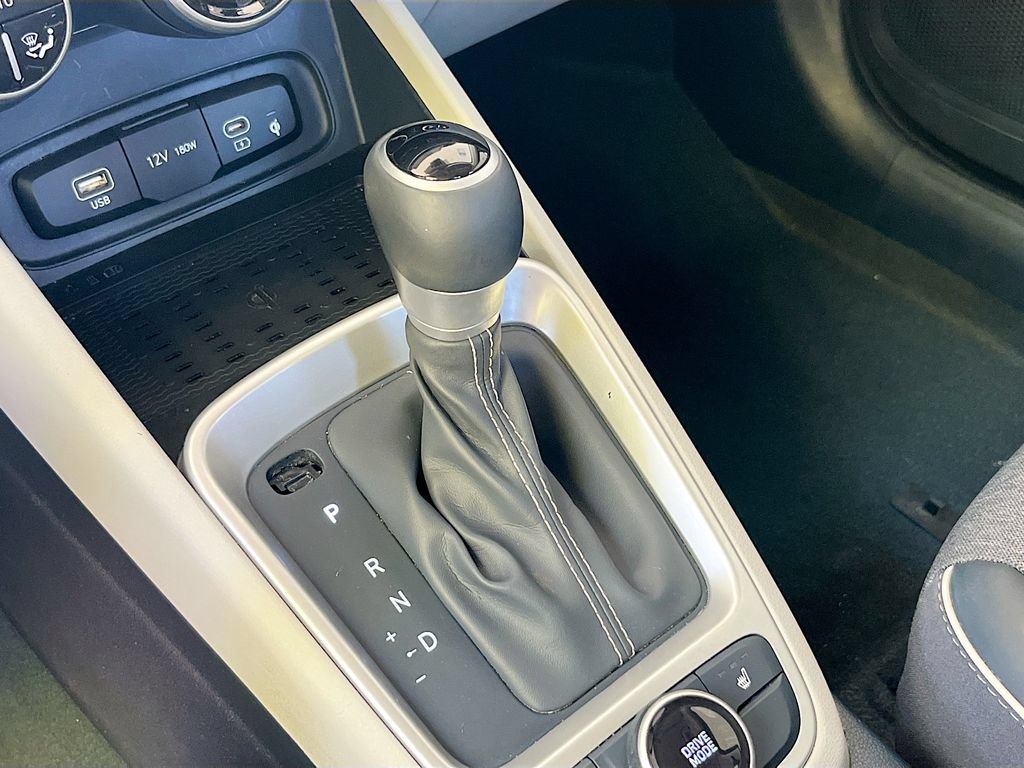 Used 2024 Hyundai Venue Limited FWD image 17
