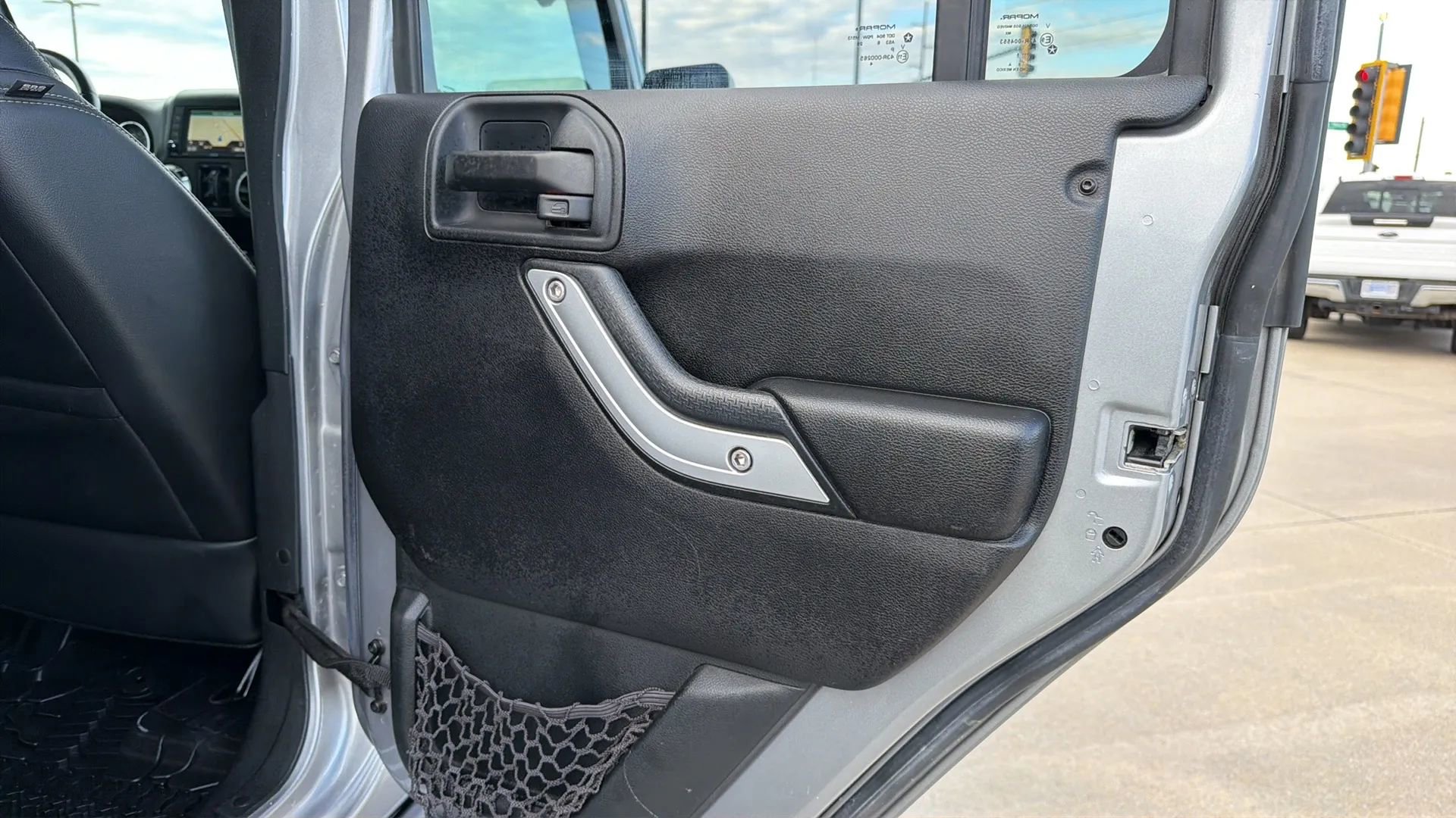 Used 2016 Jeep Wrangler Unlimited Rubicon image 90