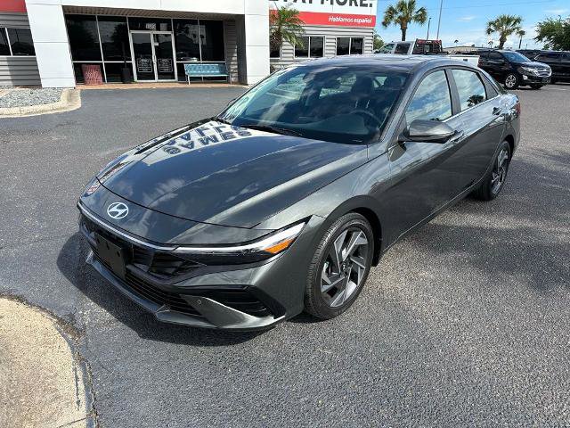 Used 2024 Hyundai Elantra Limited FWD image 2