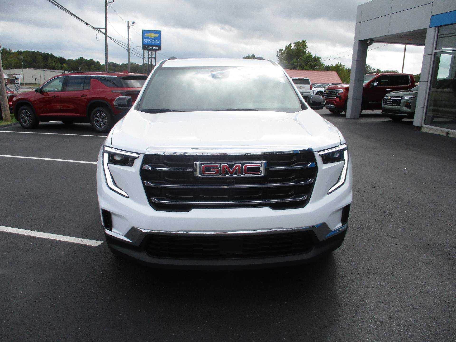 Used 2025 GMC Acadia Elevation FWD image 9