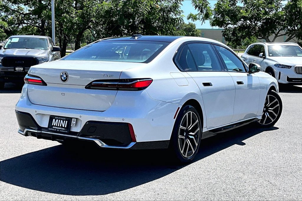 Used 2023 BMW 740i RWD image 10