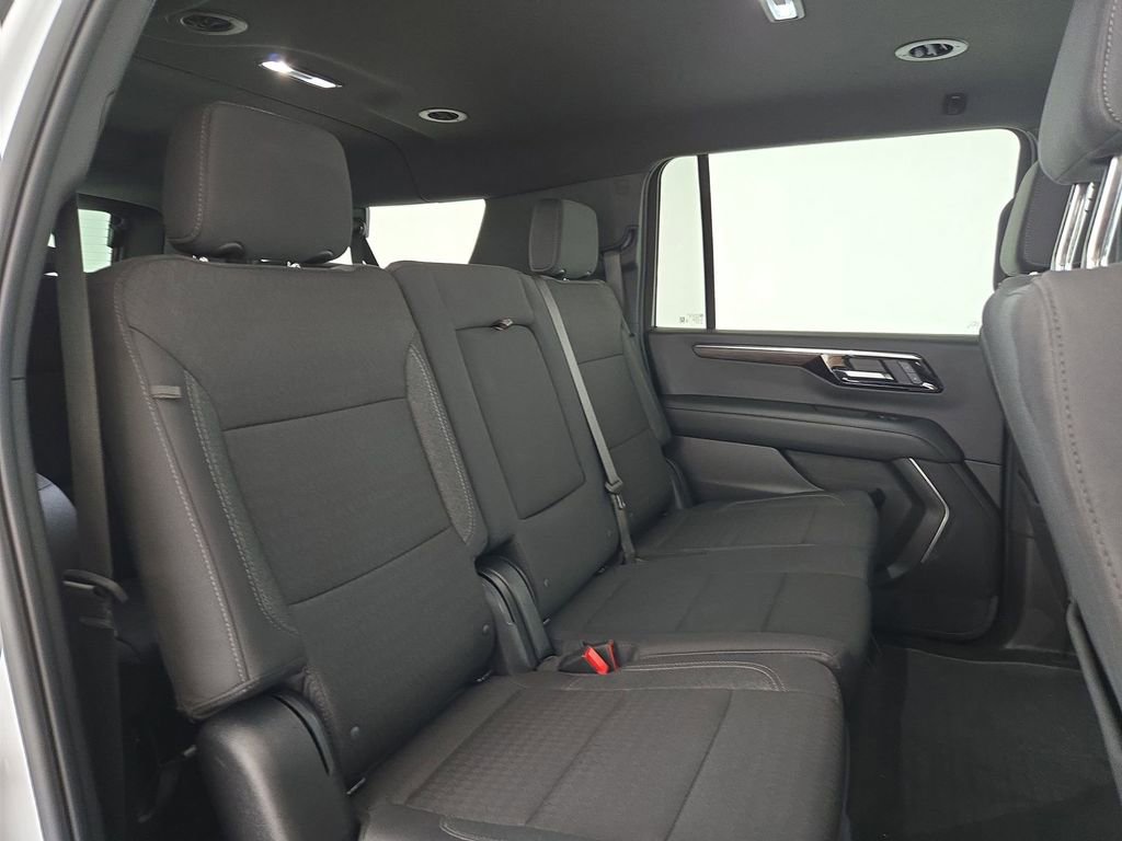 Used 2025 Chevrolet Suburban LS image 33