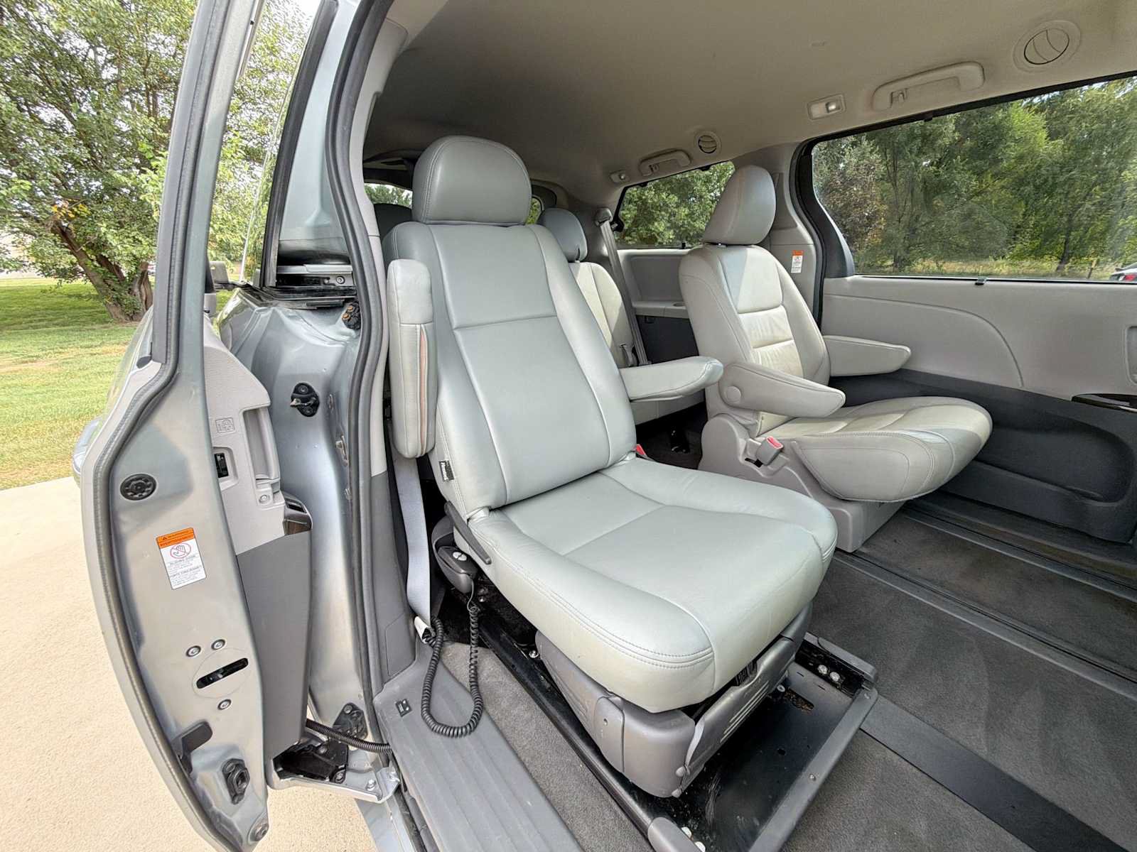 Used 2017 Toyota Sienna XLE AWD/4WD image 18