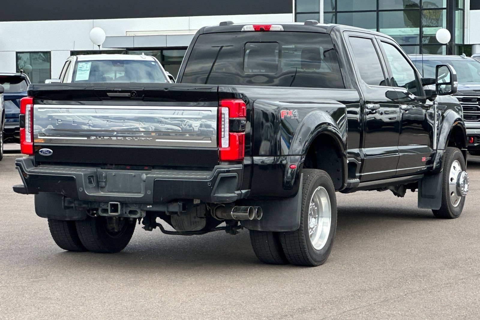 Used 2023 Ford F450 Platinum w/ FX4 Off-Road Package AWD/4WD image 4