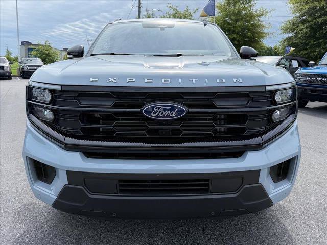 Certified 2025 Ford Expedition Active AWD/4WD image 3