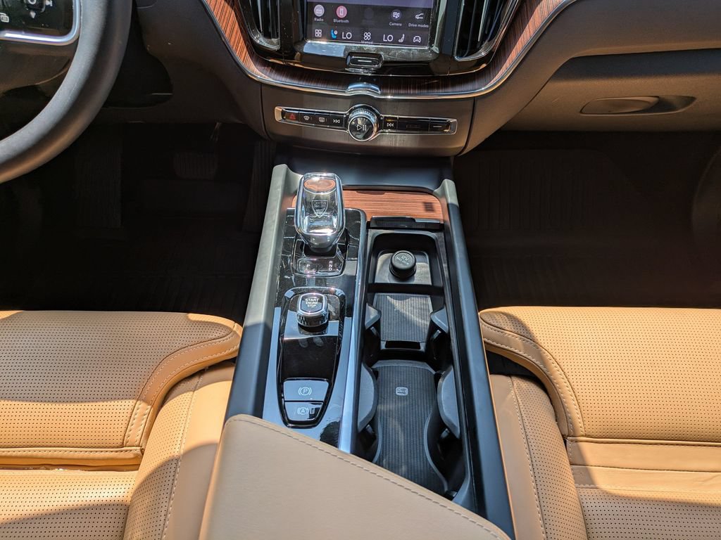 Certified 2024 Volvo XC60 B5 Ultimate w/ Protection Package Premier AWD/4WD image 19