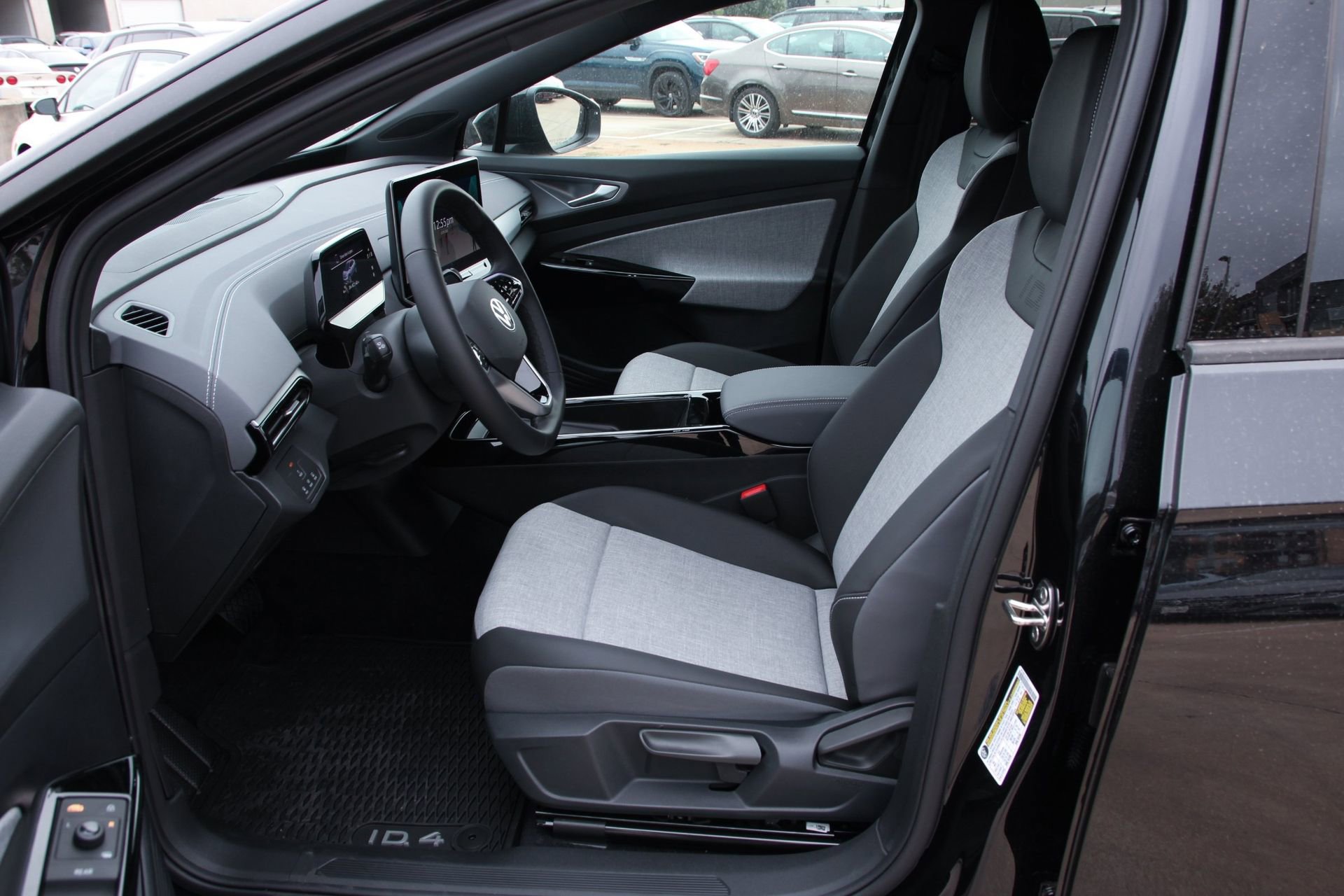 New 2025 Volkswagen ID.4 Pro AWD/4WD image 10