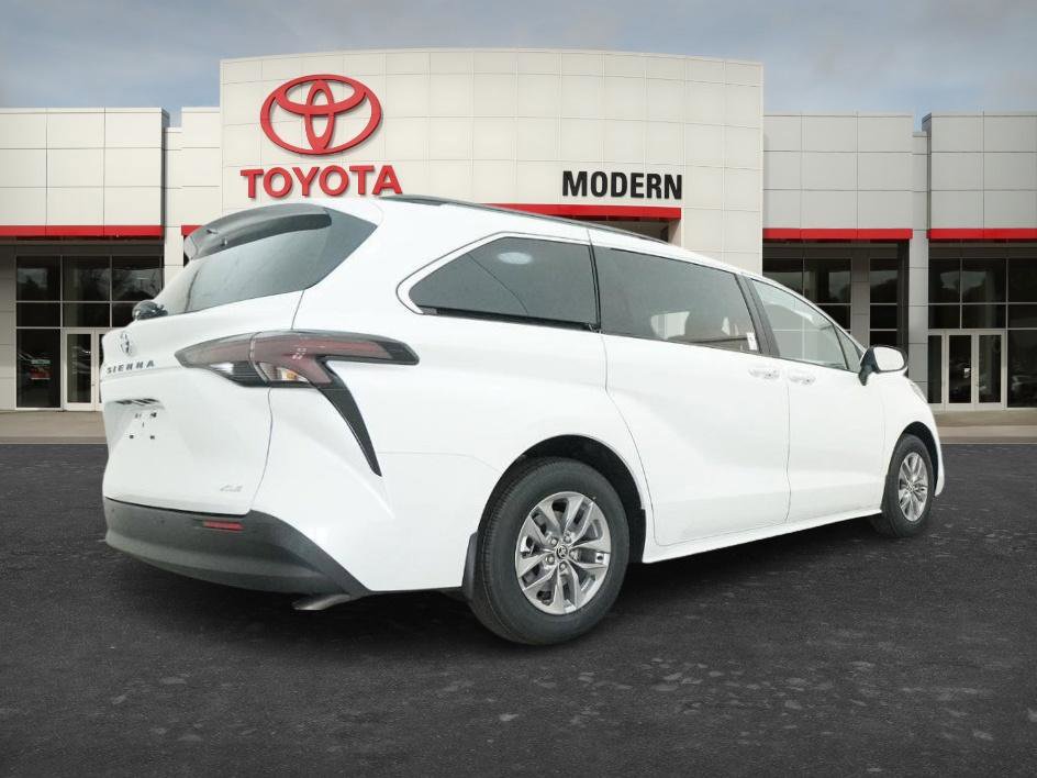 New 2026 Toyota Sienna XLE FWD image 8