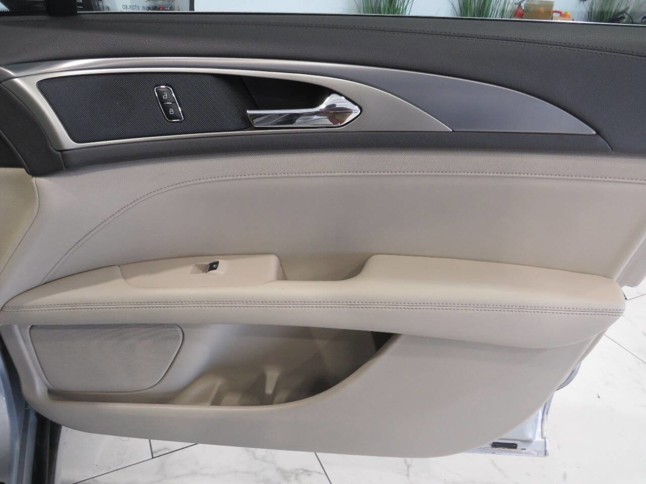 Used 2017 Lincoln MKZ Premiere FWD image 25