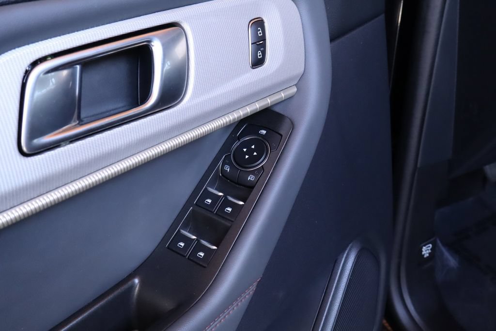 Used 2025 Ford Explorer Active RWD image 21