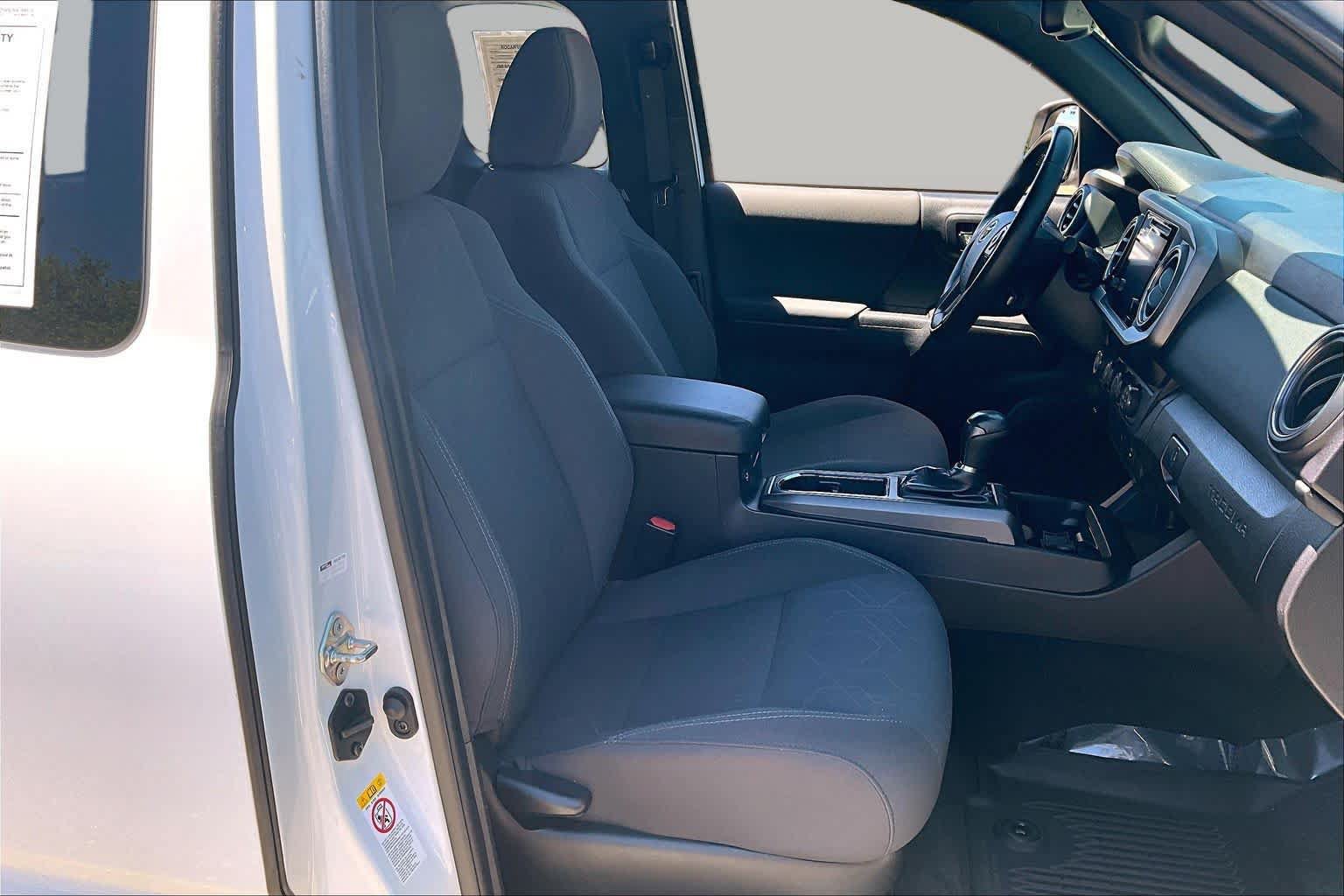 Certified 2019 Toyota Tacoma TRD Off-Road AWD/4WD image 8