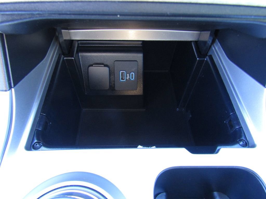 Used 2020 Ford Explorer XLT w/ Equipment Group 202A image 29