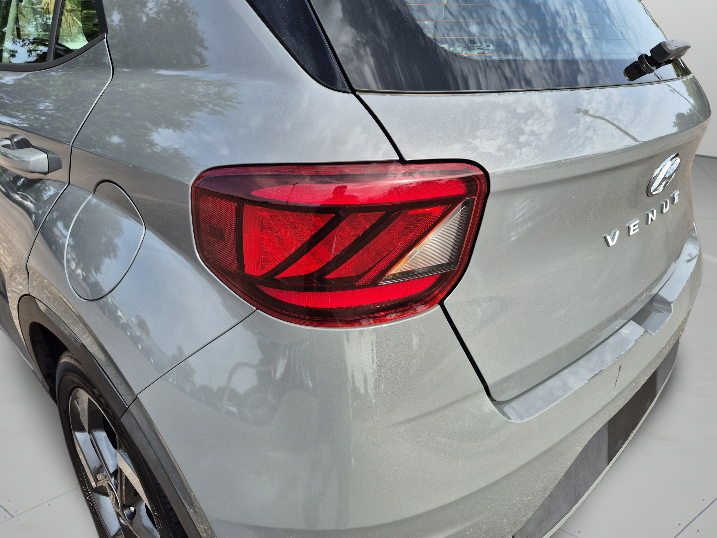 Certified 2022 Hyundai Venue Limited FWD image 31