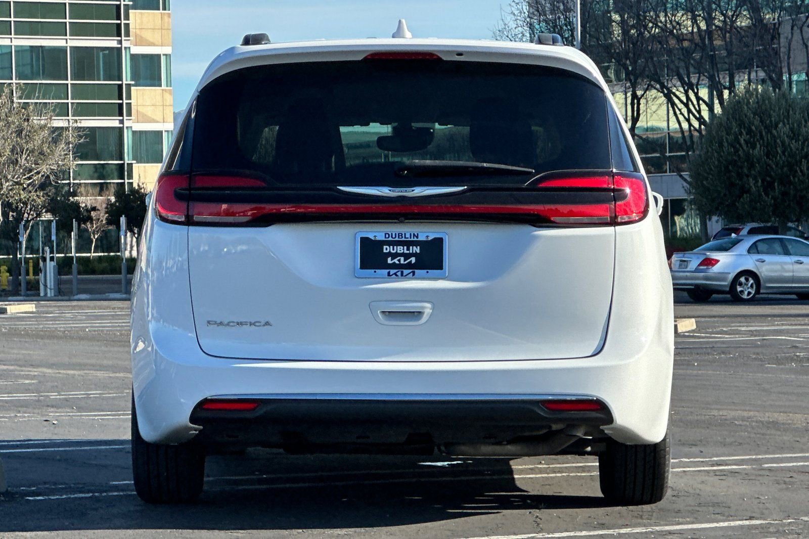 Used 2022 Chrysler Pacifica Touring-L FWD image 5