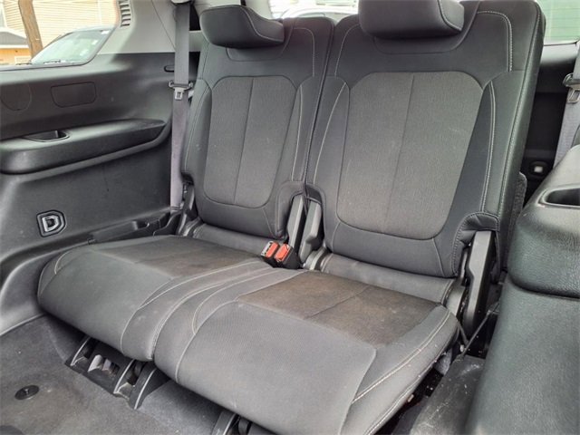 Used 2023 Jeep Grand Cherokee L Laredo image 16