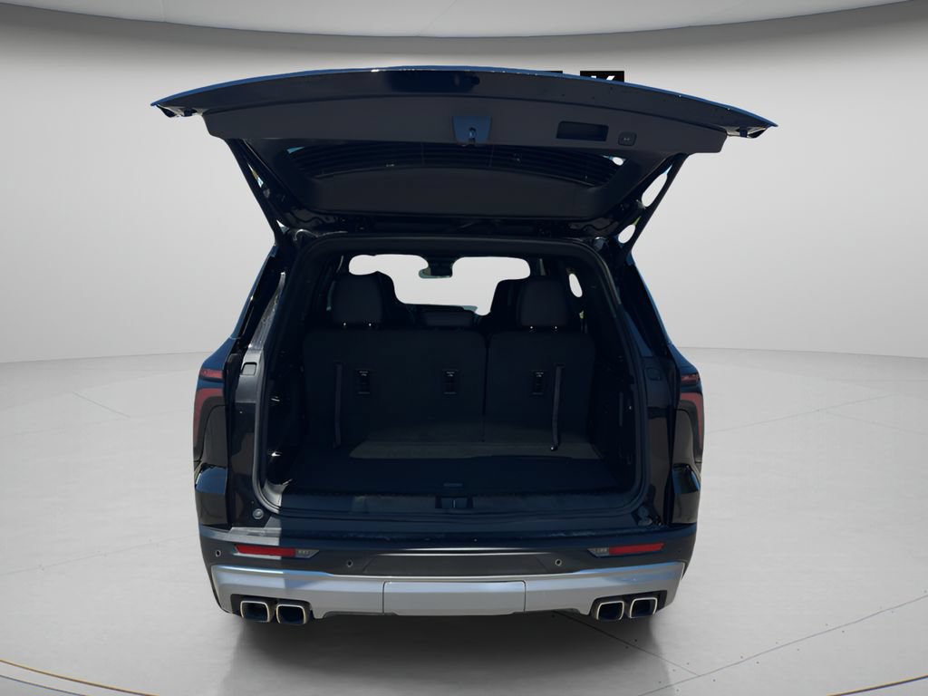 Used 2025 Chevrolet Traverse Z71 w/ LPO, Floor Liner Package AWD/4WD image 9