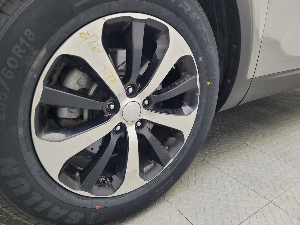 Used 2017 Kia Sorento EX image 31