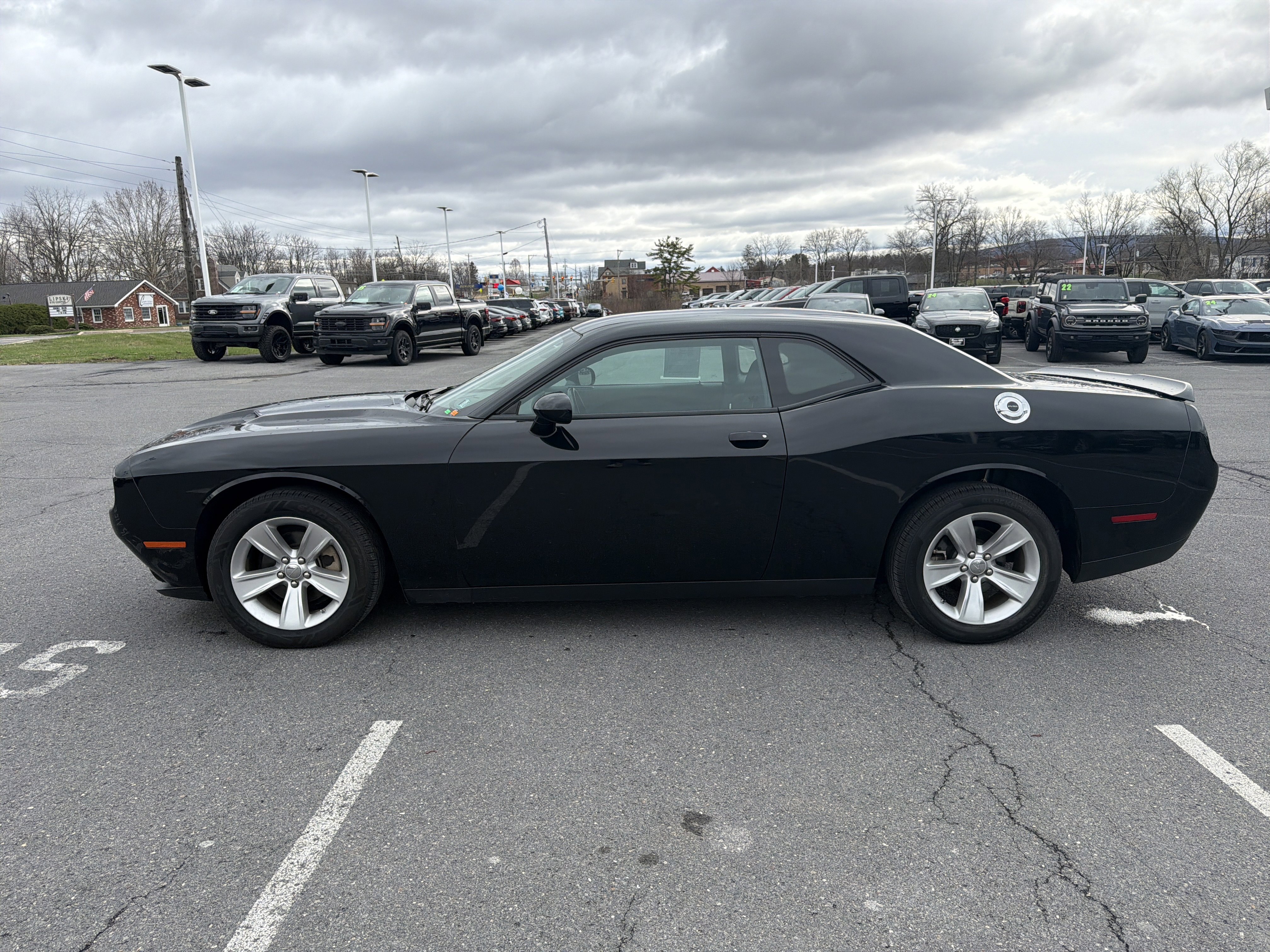 Used 2023 Dodge Challenger SXT image 7