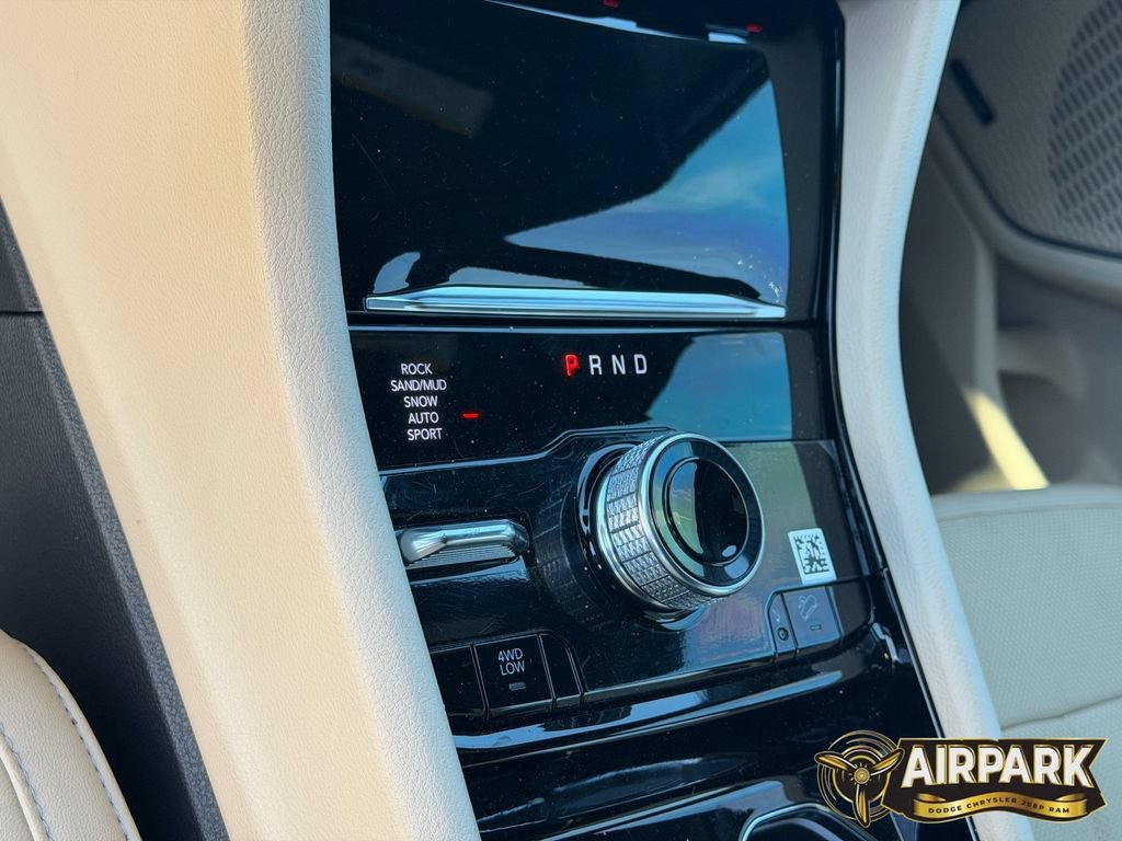New 2023 Jeep Grand Cherokee 4WD 4xe w/ Luxury Tech Group II image 20
