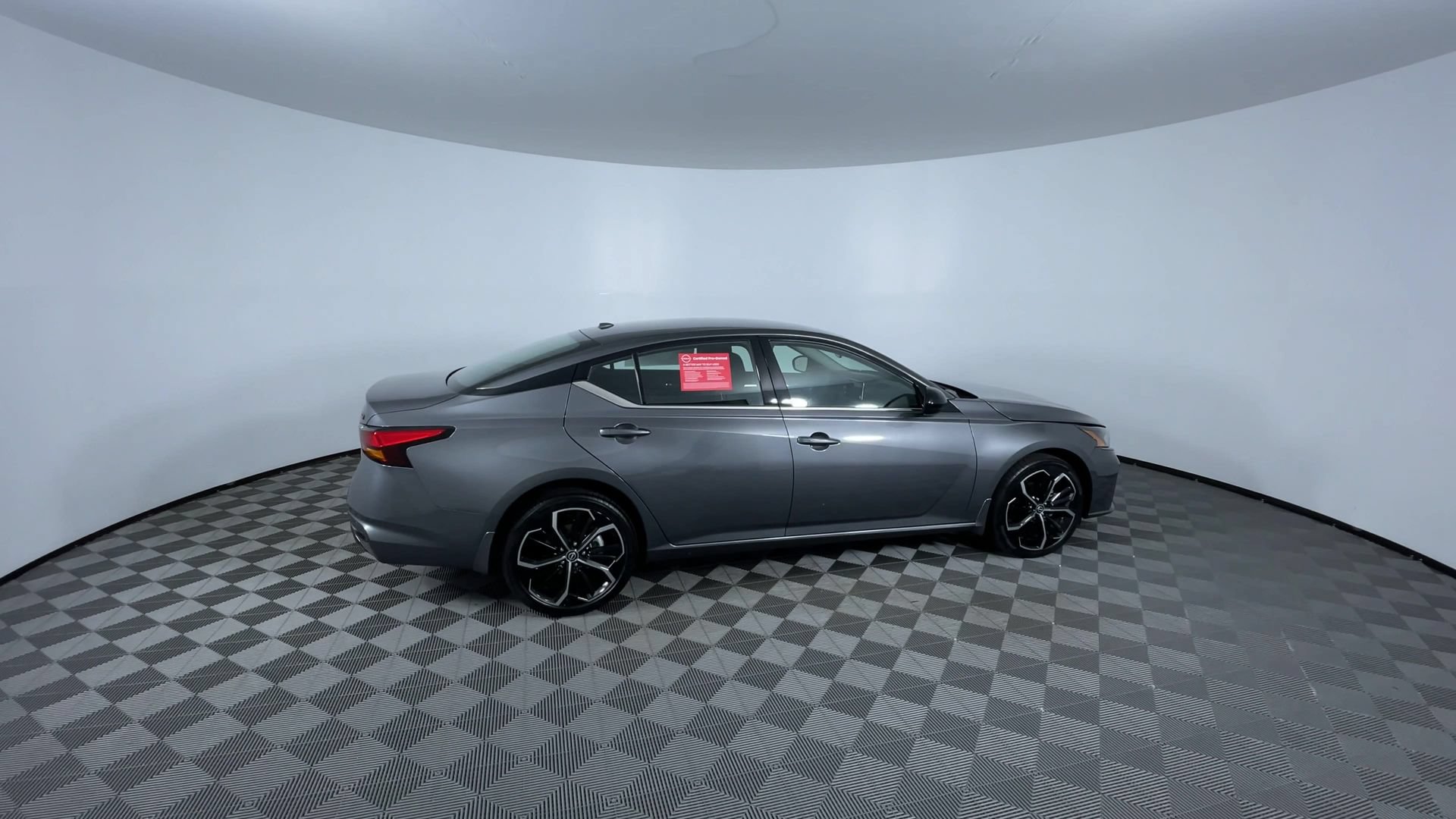Used 2025 Nissan Altima 2.5 SR AWD/4WD image 9