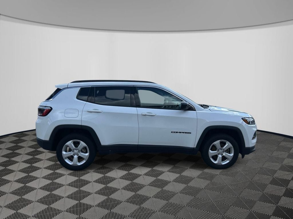 Used 2022 Jeep Compass Latitude w/ Convenience Group AWD/4WD image 7