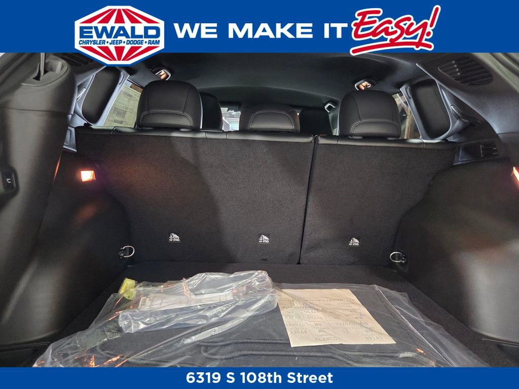 New 2026 Jeep Compass Limited image 19