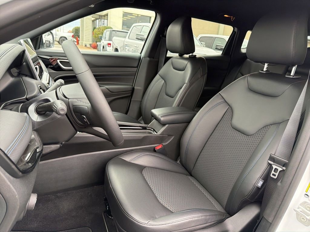 New 2026 Jeep Compass Latitude image 28