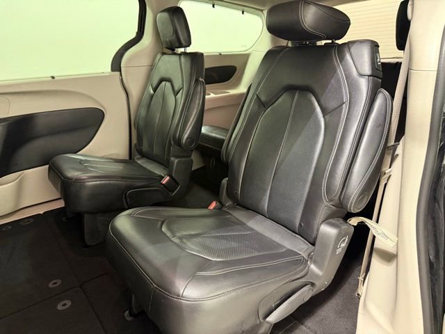 Used 2022 Chrysler Pacifica Touring-L image 28