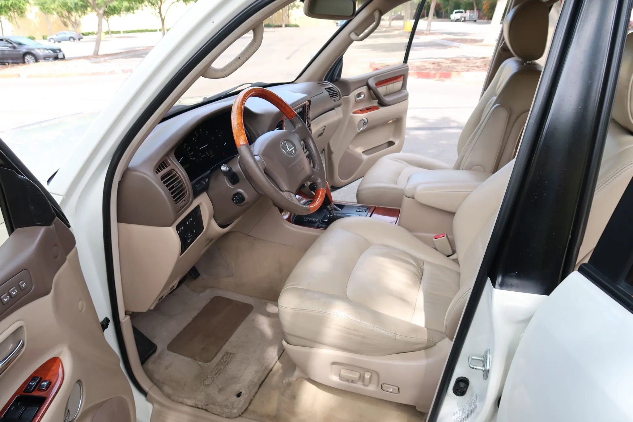 Used 2001 Lexus LX 470 4WD image 16