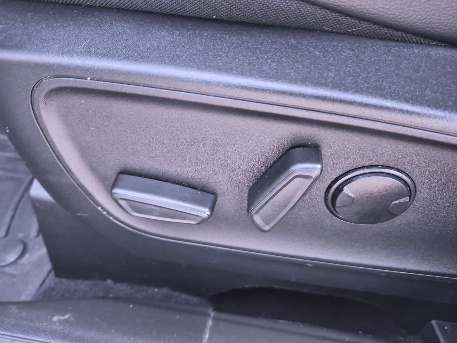 Used 2022 Ford Escape SEL w/ SEL Stealth AWD Package image 17