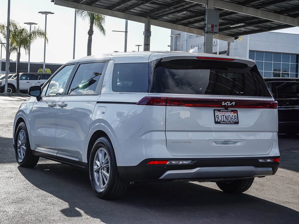 Used 2024 Kia Carnival LX FWD image 5