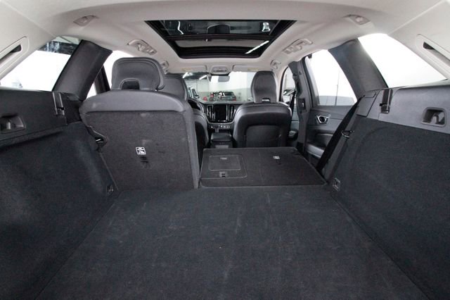 Used 2025 Volvo XC60 B5 Plus image 33