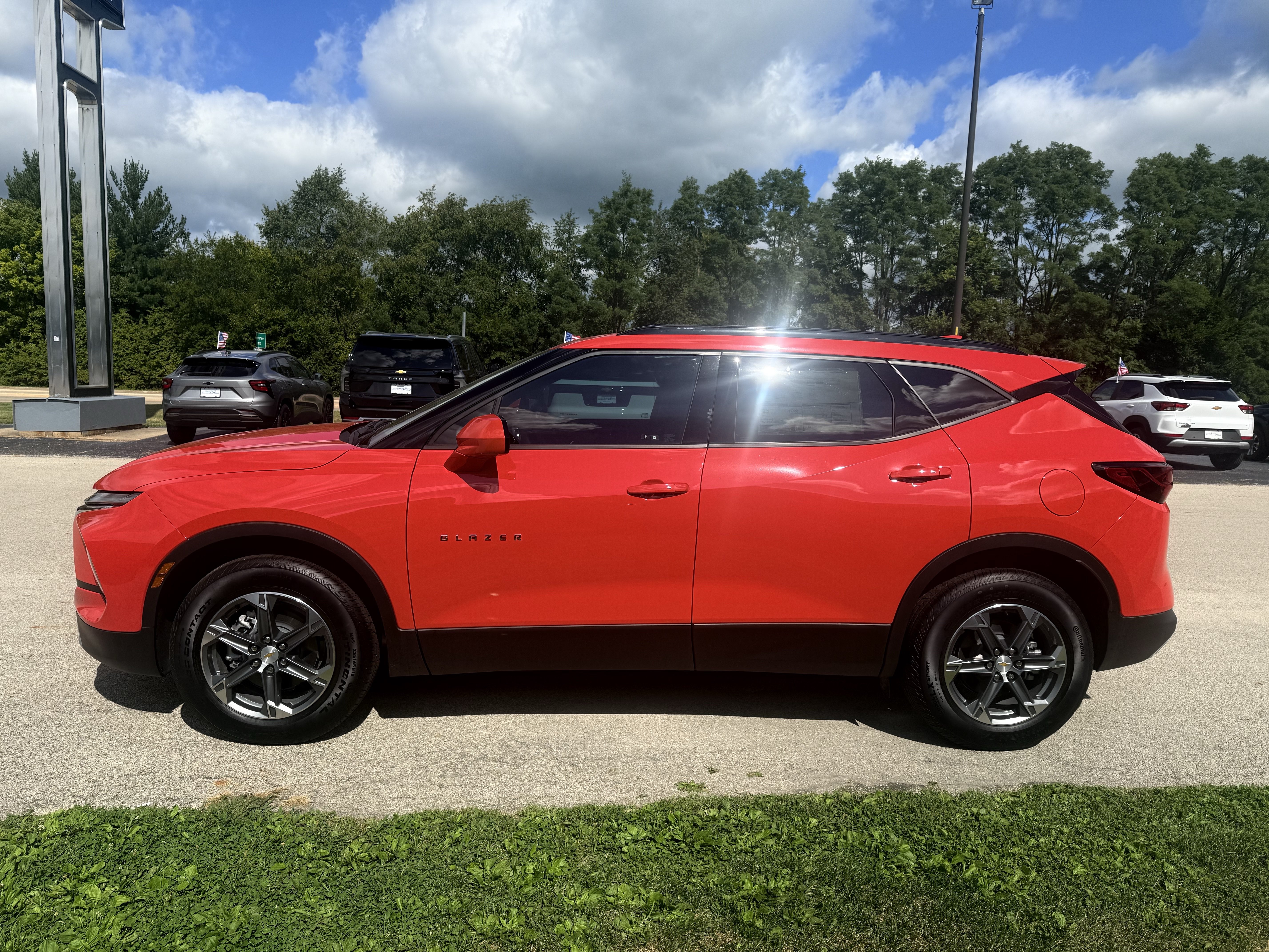 New 2025 Chevrolet Blazer LT w/ Convenience Package FWD image 2