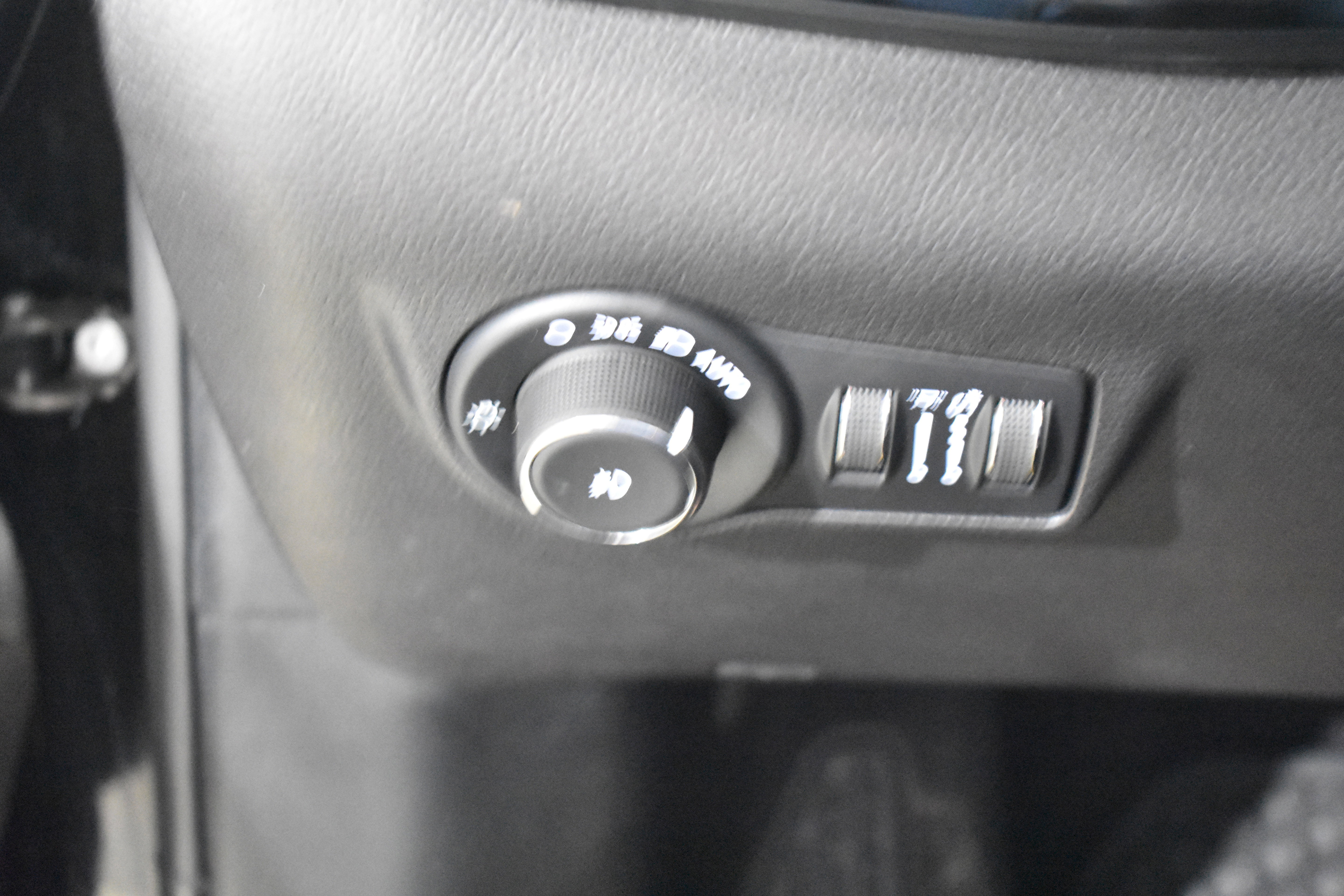 Used 2025 Jeep Compass Trailhawk w/ Trailhawk Elite Group image 15