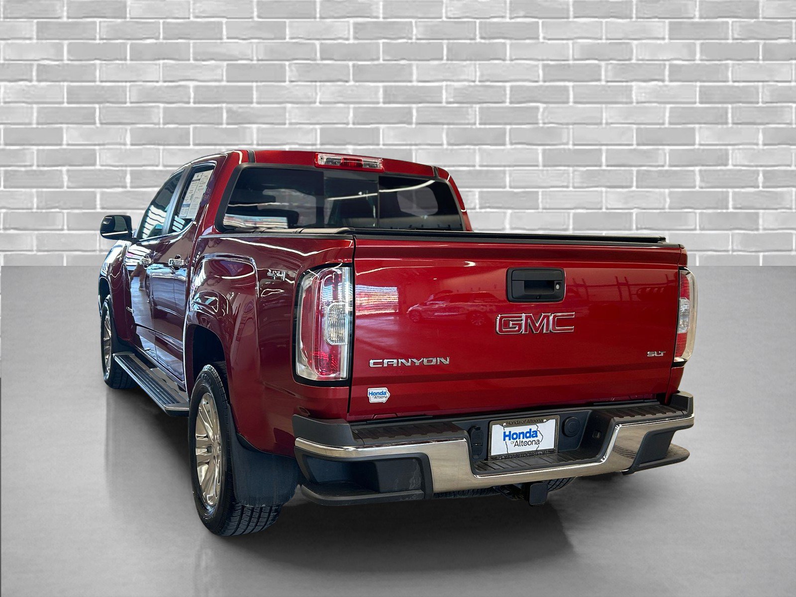 Used 2016 GMC Canyon SLT image 3