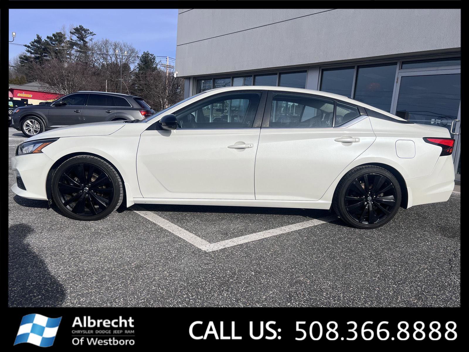 Used 2020 Nissan Altima 2.5 SR w/ Premium Package image 2