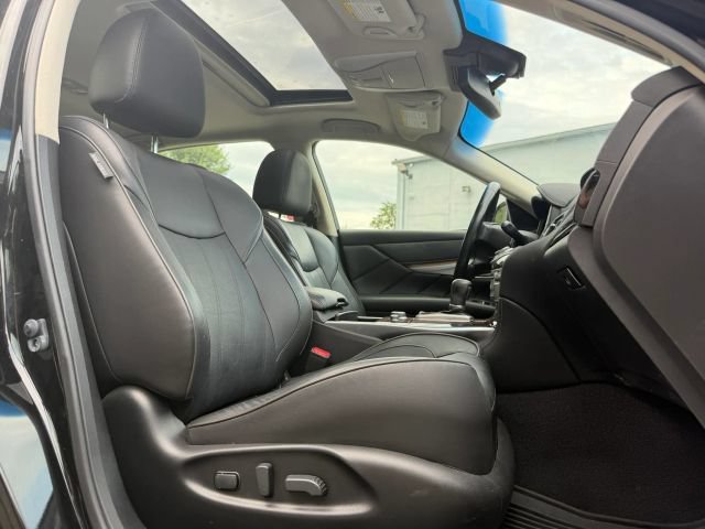 Used 2016 INFINITI Q70 L 3.7 AWD/4WD image 14