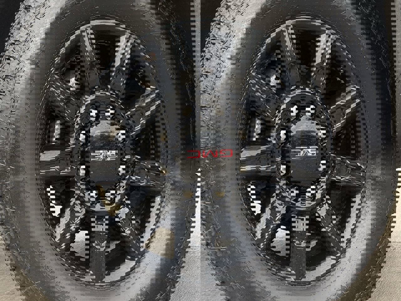 Used 2024 GMC Sierra 2500 AT4 AWD/4WD image 9