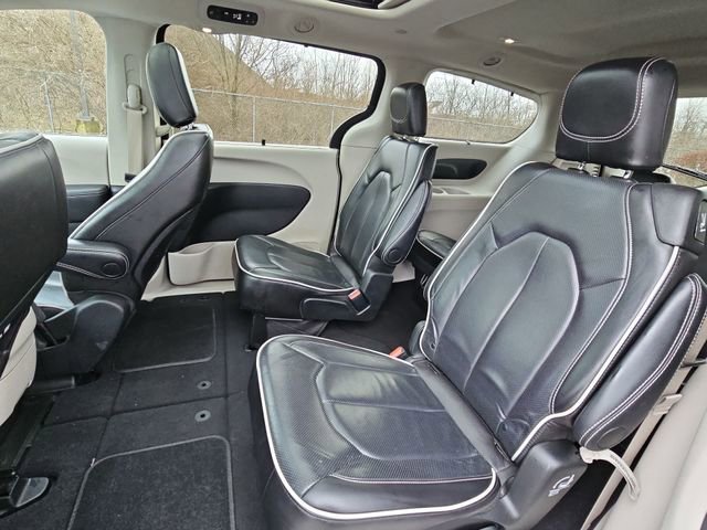 Used 2024 Chrysler Pacifica Limited image 25